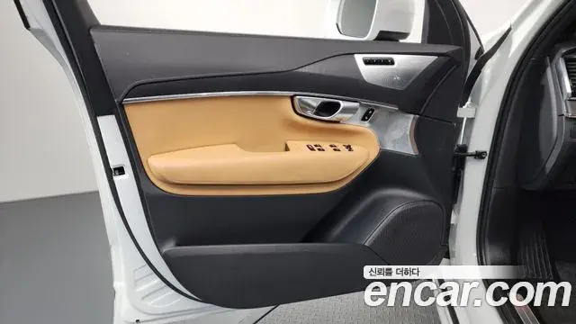 Volvo XC90 2023 — Photo 30/43