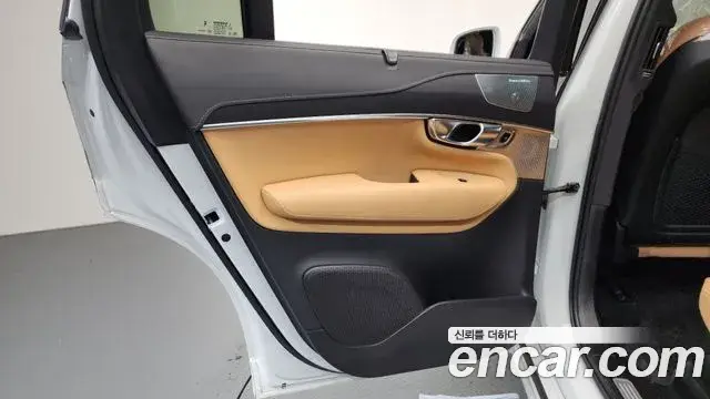 Volvo XC90 2023 — Photo 29/43