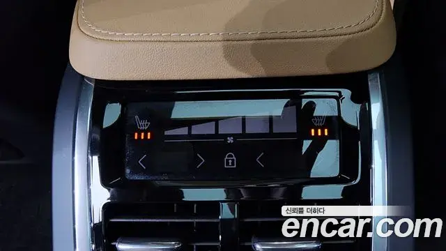 Volvo XC90 2023 — Photo 32/43