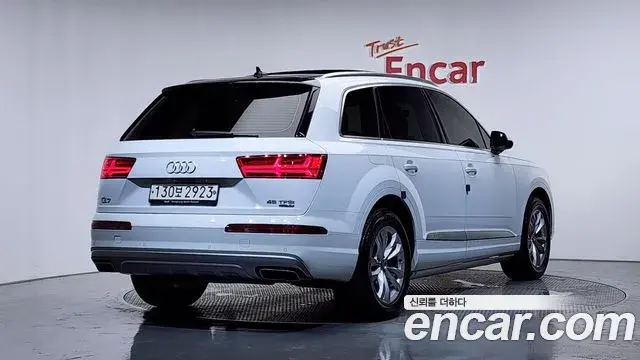 Audi Q7 2019 — Şəkil 30/39