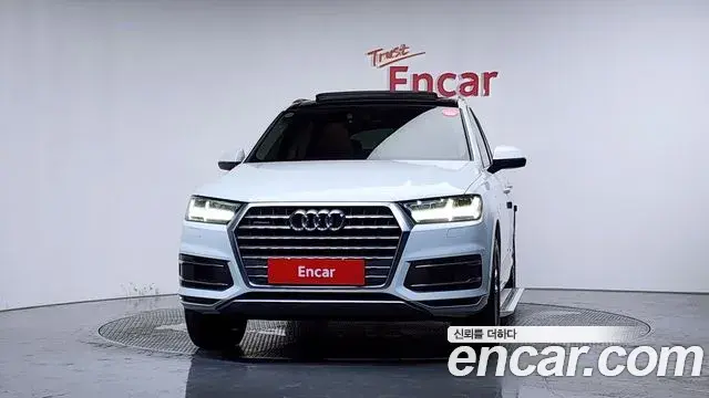Audi Q7 2019 — Şəkil 29/39