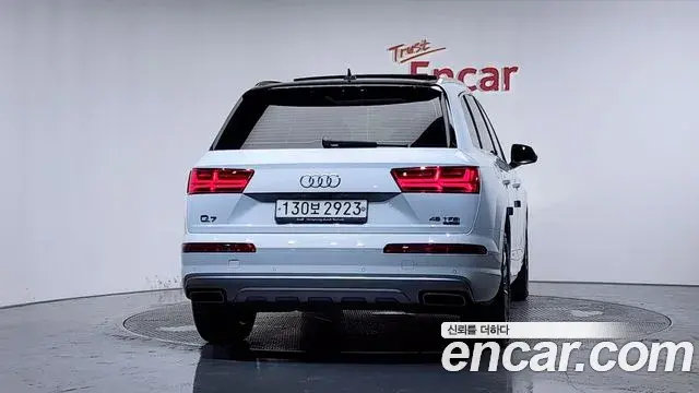 Audi Q7 2019 — Şəkil 26/39