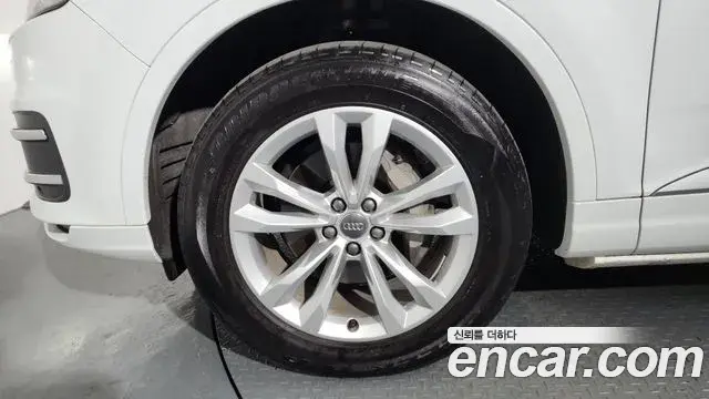 Audi Q7 2019 — Şəkil 1/39