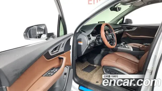Audi Q7 2019 — Şəkil 36/39