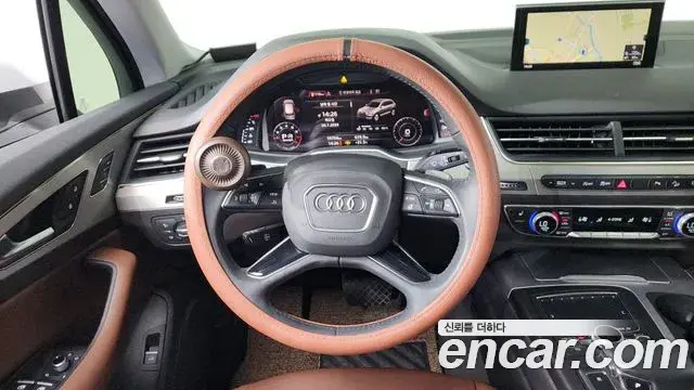 Audi Q7 2019 — Şəkil 31/39