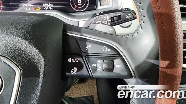 Audi Q7 2019 — Şəkil 14/39