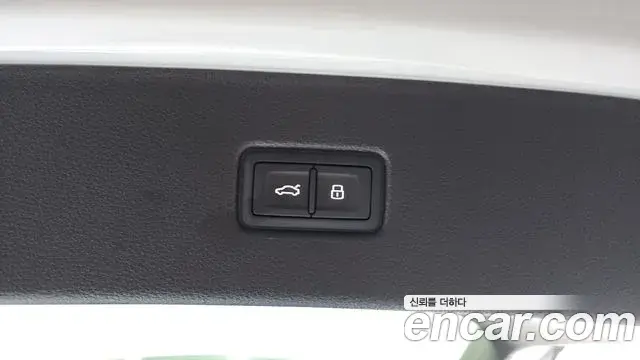 Audi Q7 2019 — Şəkil 38/39