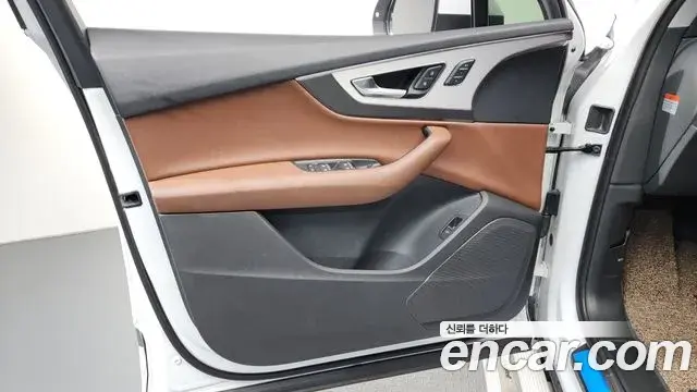 Audi Q7 2019 — Şəkil 35/39