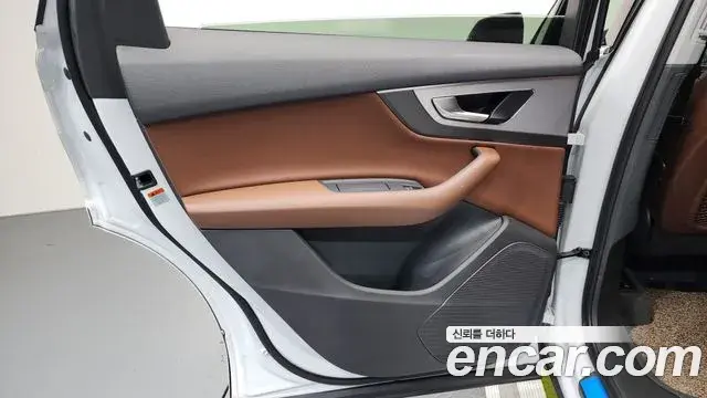 Audi Q7 2019 — Şəkil 10/39