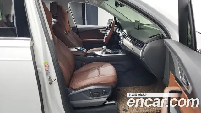 Audi Q7 2019 — Şəkil 9/39