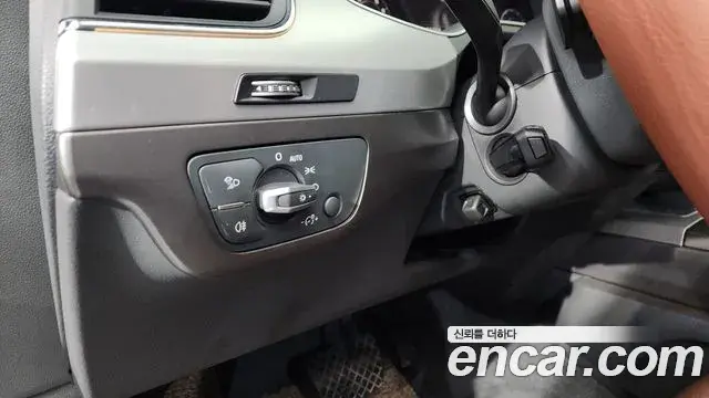 Audi Q7 2019 — Şəkil 17/39
