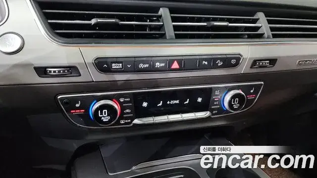 Audi Q7 2019 — Şəkil 8/39