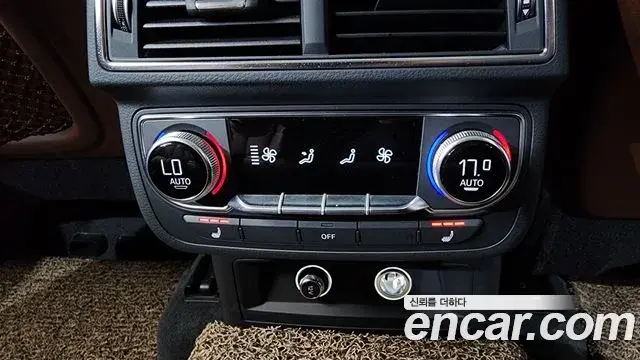 Audi Q7 2019 — Şəkil 23/39