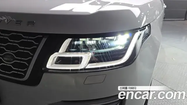 Land Rover Range Rover 2021 — Photo 24/39