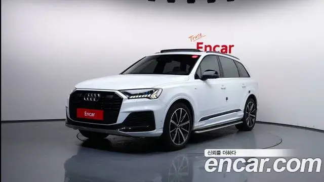 Audi Q7 2021 — Фото 1/20