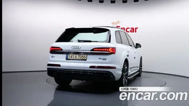 Audi Q7 2021 — Фото 4/20