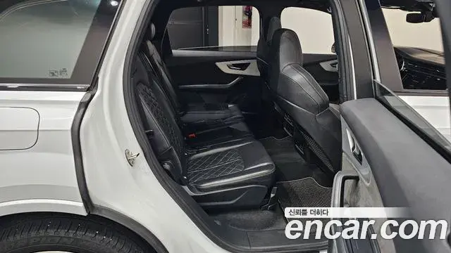 Audi Q7 2021 — Фото 11/20