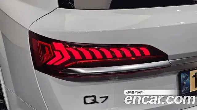 Audi Q7 2021 — Şəkil 4/39
