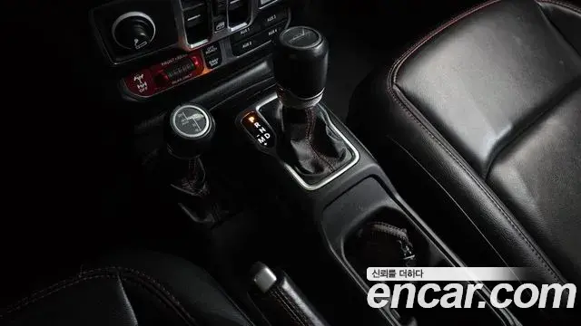 Jeep Gladiator 2021 — ფოტო 14/30