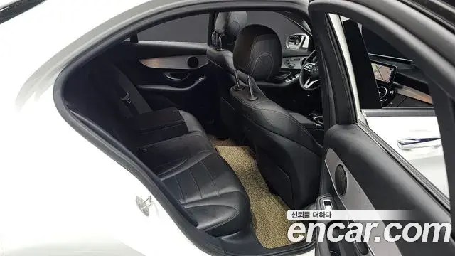 Mercedes-Benz C-Class 2020 — Фото 11/20