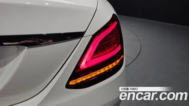 Mercedes-Benz C-Class 2020 — Şəkil 22/34