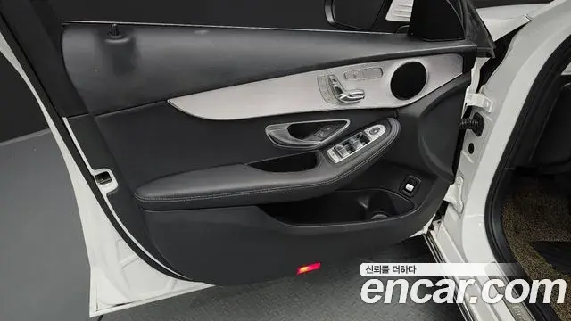 Mercedes-Benz C-Class 2020 — Şəkil 29/34