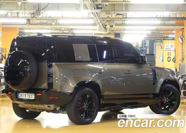 Land Rover Defender 2023 — Photo 5/20