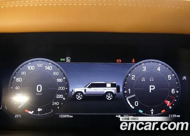 Land Rover Defender 2023 — Photo 16/20