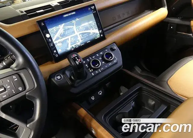 Land Rover Defender 2023 — Photo 13/20