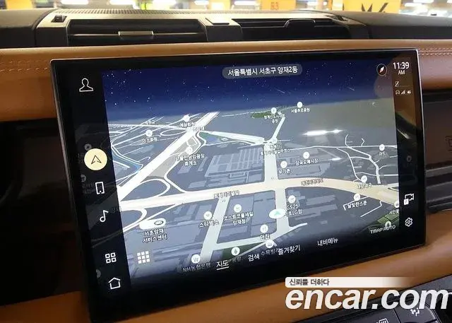 Land Rover Defender 2023 — Photo 15/20