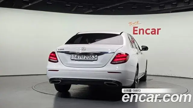 Mercedes-Benz E-Class 2019 — Şəkil 10/20