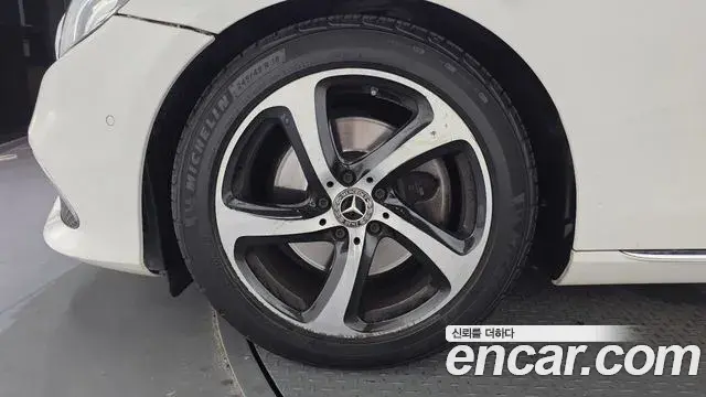 Mercedes-Benz E-Class 2019 — Şəkil 19/20