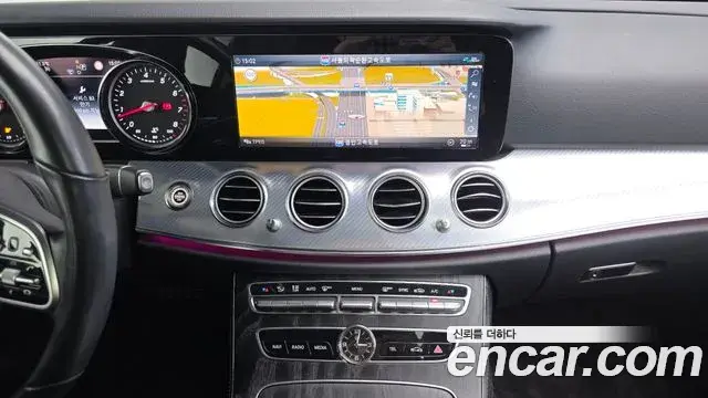 Mercedes-Benz E-Class 2019 — Şəkil 17/20