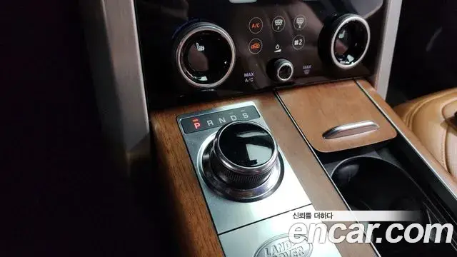 Land Rover Range Rover 2018 — Photo 7/20