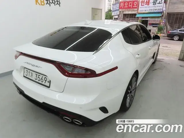 Kia Stinger 2019 — Фото 3/20