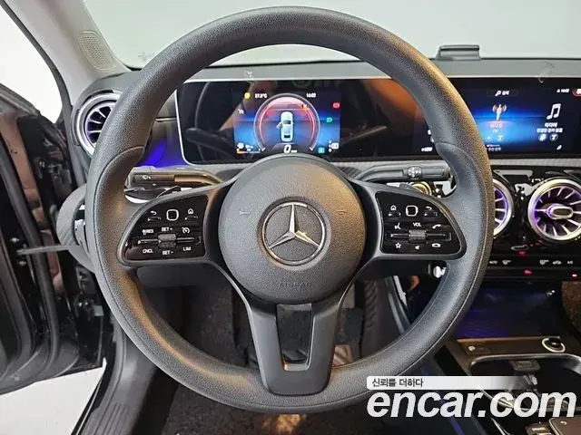 Mercedes-Benz A-Class 2020 — ფოტო 1/18