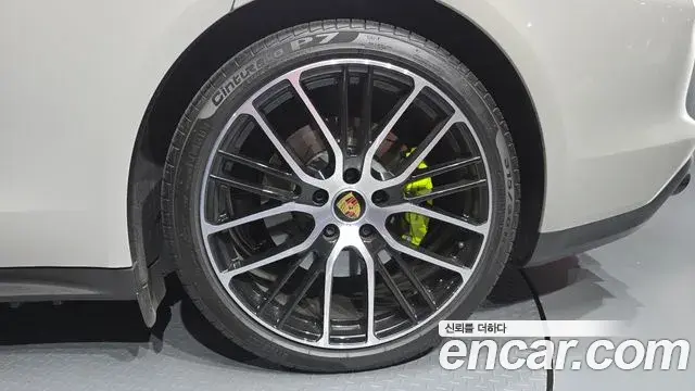 Porsche Panamera 2023 — Şəkil 15/38