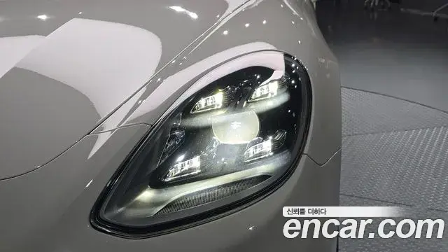 Porsche Panamera 2023 — Şəkil 20/38