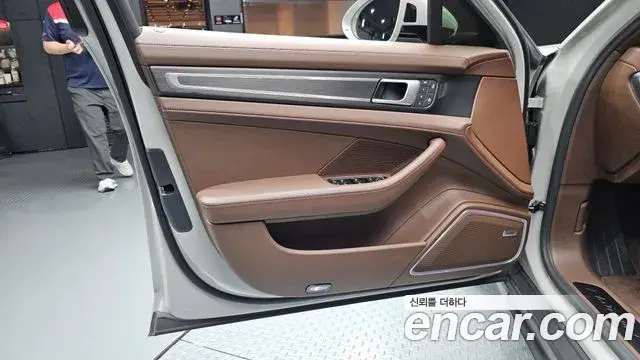 Porsche Panamera 2023 — Şəkil 19/38