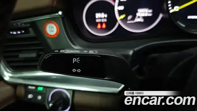 Porsche Panamera 2023 — Şəkil 33/38