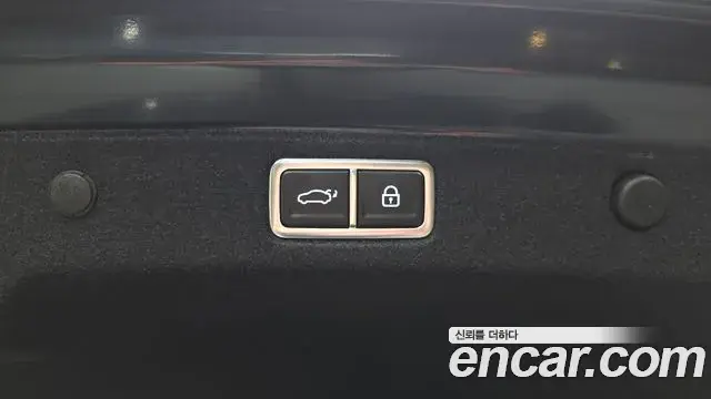 Hyundai Grandeur Hybrid 2025 — Photo 8/35