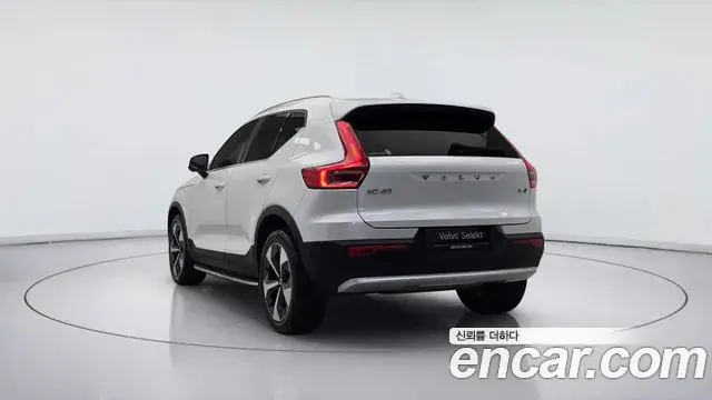 Volvo XC40 2022 — Photo 3/17