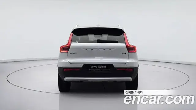 Volvo XC40 2022 — Photo 6/17