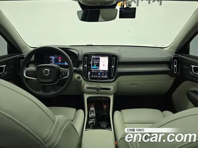 Volvo XC40 2022 — Photo 10/17