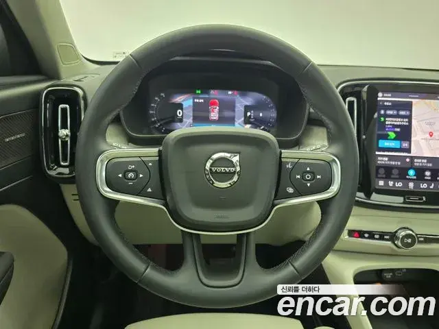 Volvo XC40 2022 — Photo 2/17