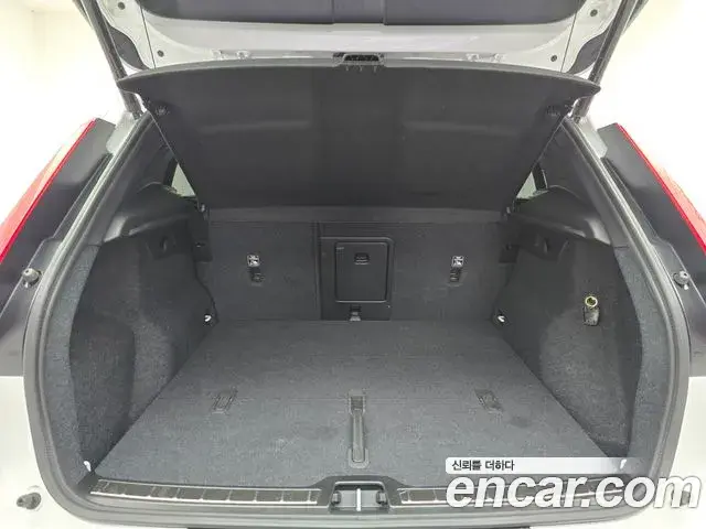 Volvo XC40 2022 — Photo 15/17