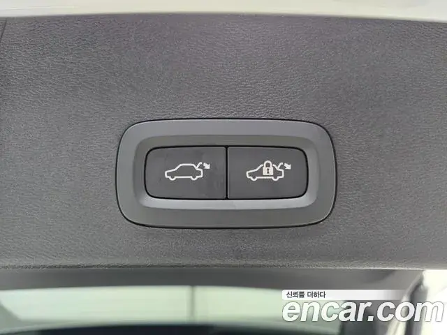 Volvo XC40 2022 — Photo 13/17
