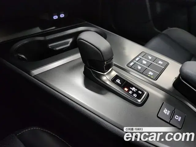 Lexus UX300h 2025 — Şəkil 8/19