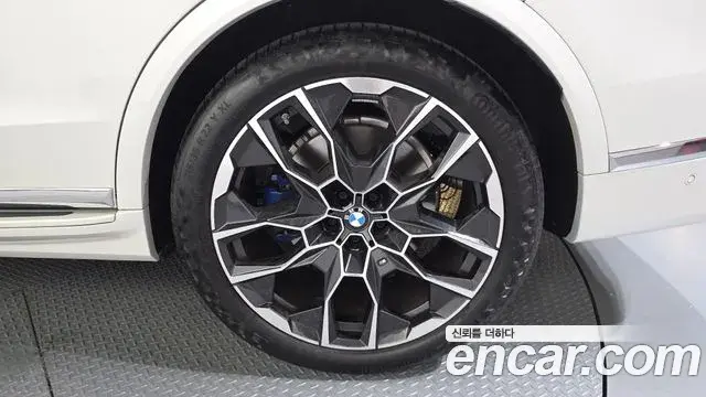 BMW X7 2025 — ფოტო 21/35