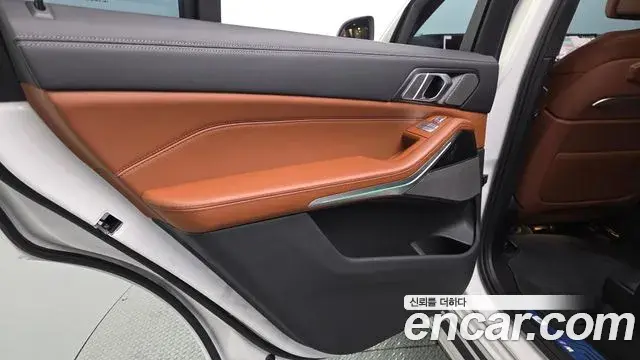 BMW X7 2025 — ფოტო 8/35